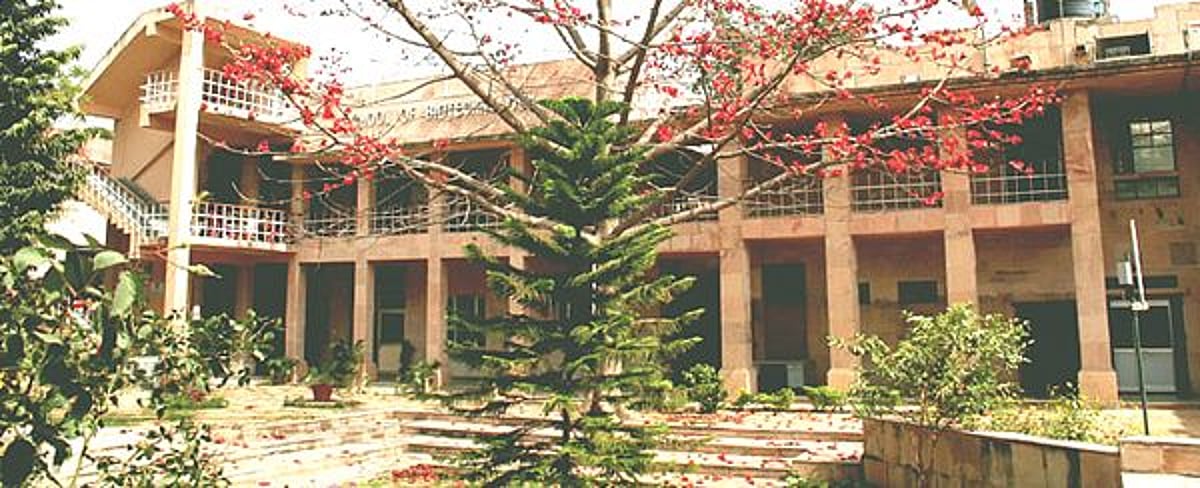 ஜவஹர்லால் நேரு பல்கலைக்கழக வளாகத்தில் விபத்து: 3 மாணவர்கள் பலி